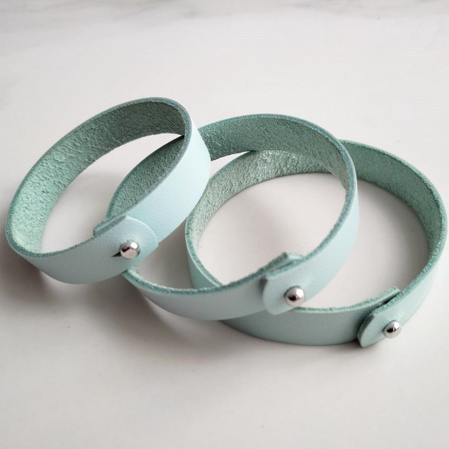 Bracelet fin en cuir Bleu ciel