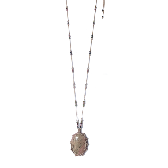 Sautoir, collier, habillé d’une grande Rhodonite (40x30mm) taille cabochon (longueur de 40 à 60cm)