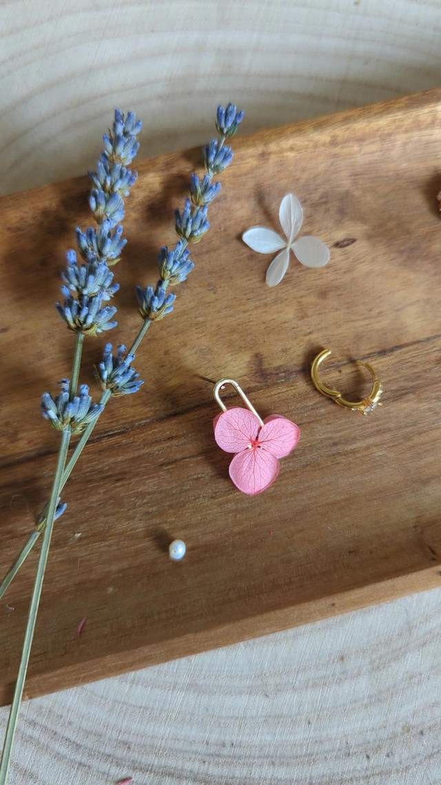 Boucles d'oreilles puces d'hortensia - Différents coloris