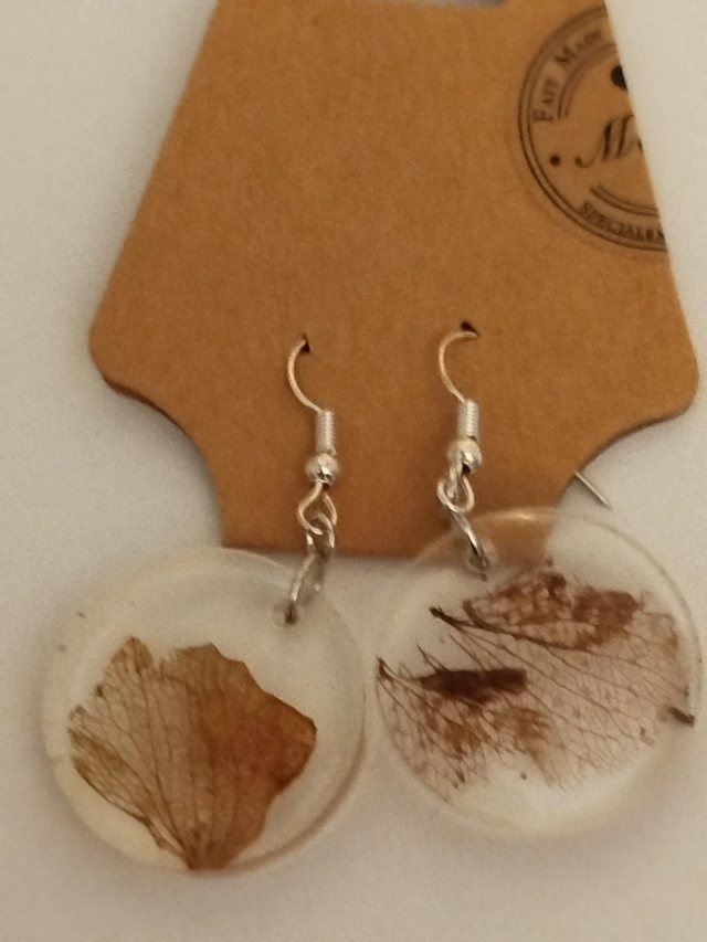 Boucle d'oreille ronde hortensia fané 