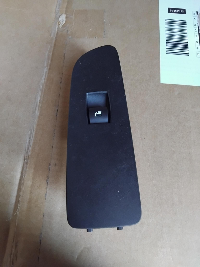 Bouton Lève-vitre passager 