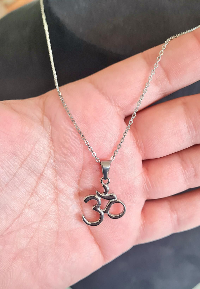 Collier "OM" en acier inoxydable argenté 