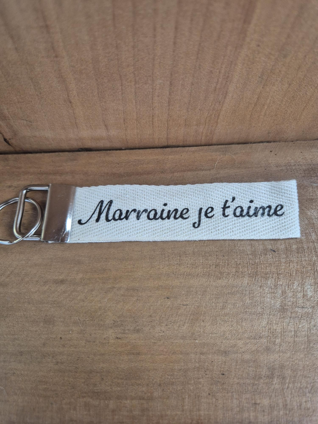 Porte clef ruban " marraine je t'aime "