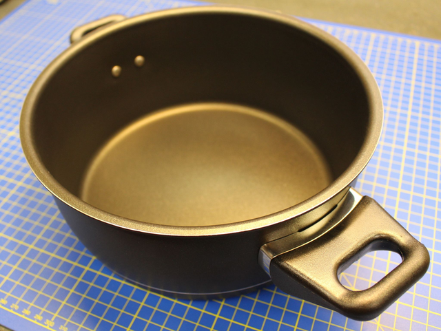 Genuine Remoska R21 Standard 2L high-quality, non-stick, cooking pot (UK; Pot, Czech; Misa)