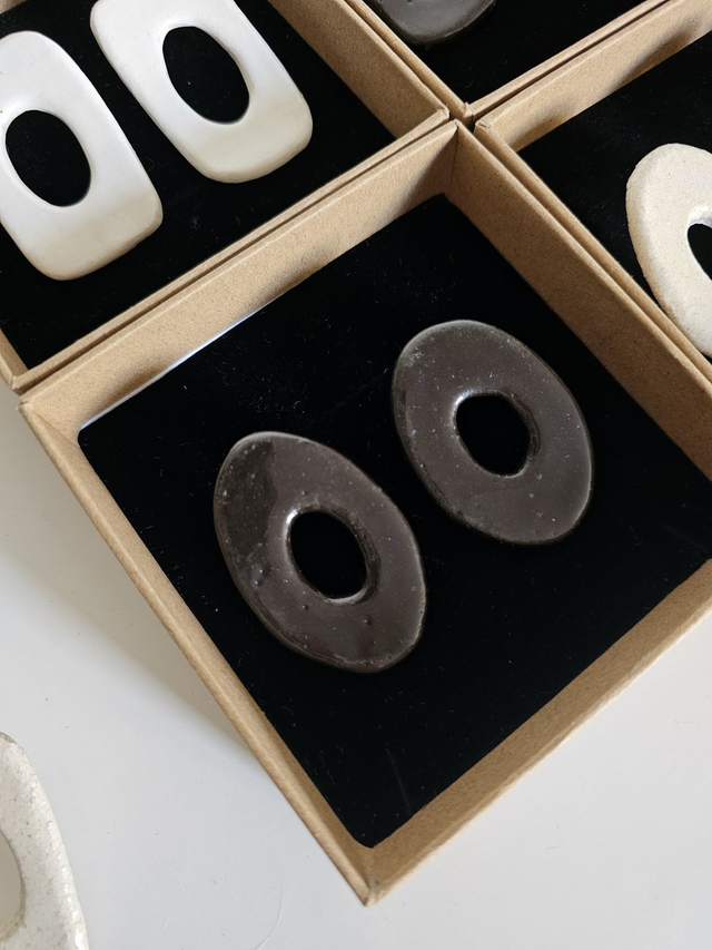 Boucles d&#039;oreilles Hestia coloris noir