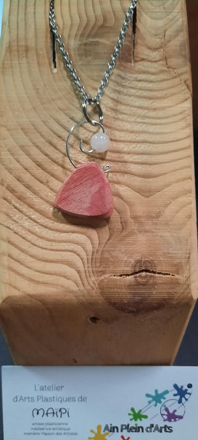 Collier platane rouge triangle