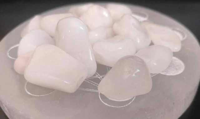 Valkoinen kvartsi / maitokvartsi