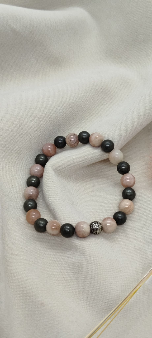 N° 400. Bracelet 17 cm en pierres naturelles de 8 mm (pierre de soleil, pyrite). 