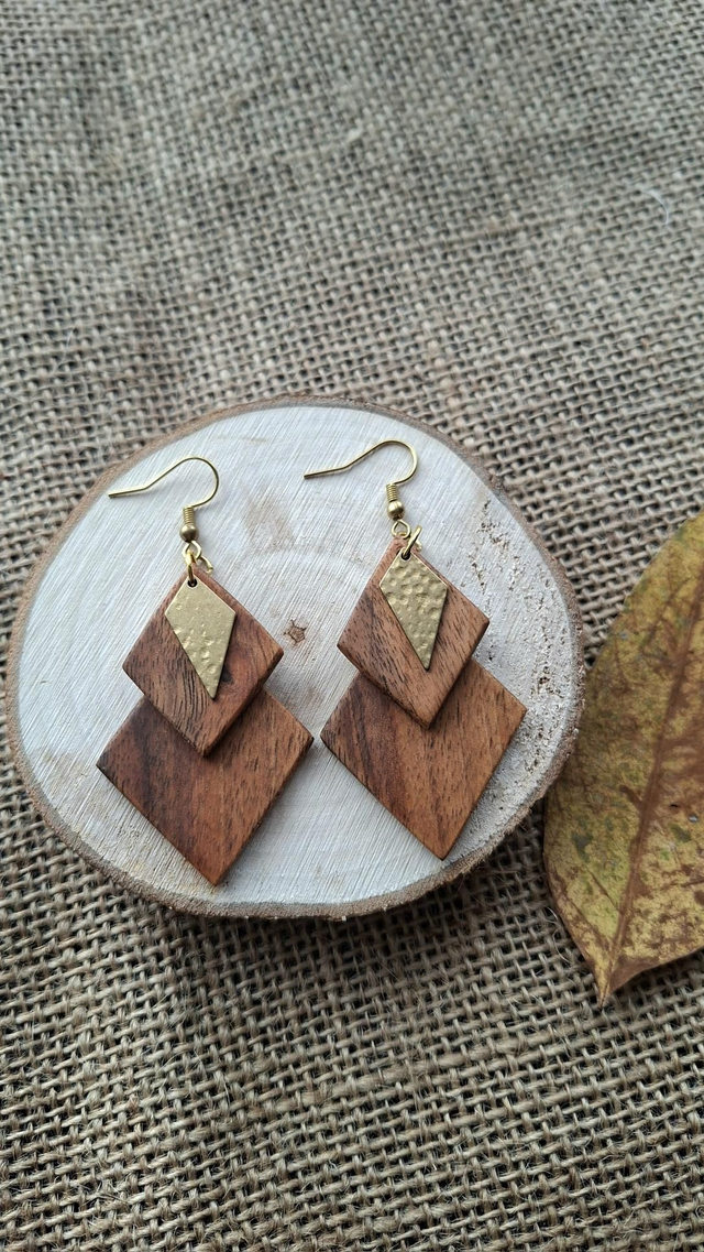 Besondere Holzohrringe aus heimischem Holz