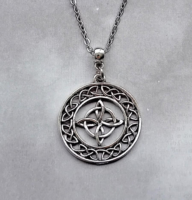 Witch's Knot Celtic Necklace 