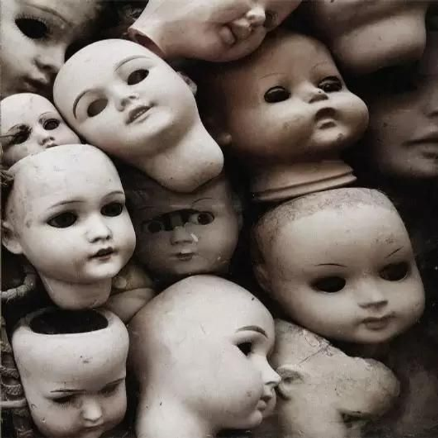 Cadela Maldita – First Lesson: Hate

