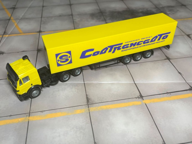 Mercedes Benz Actros Sovtransauto (gelb) 1/87