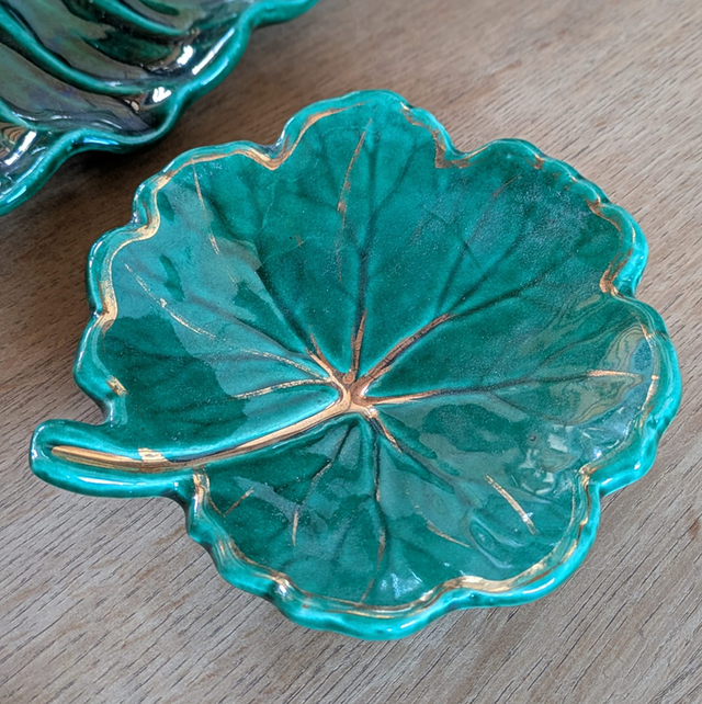 Plat feuille liseré doré