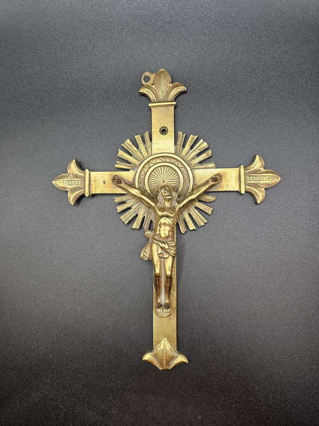 Crucifix ancien en laiton 