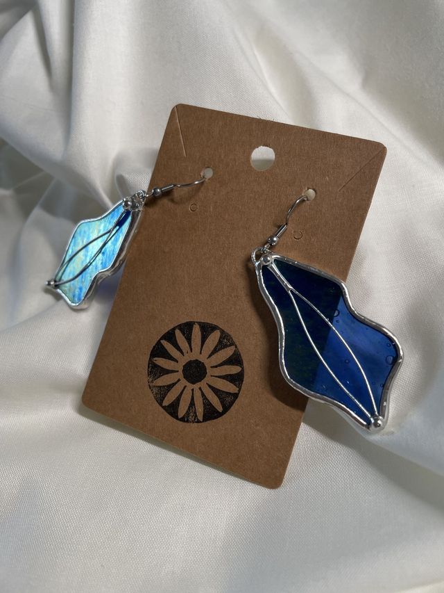 Boucles vulves bleues irisées