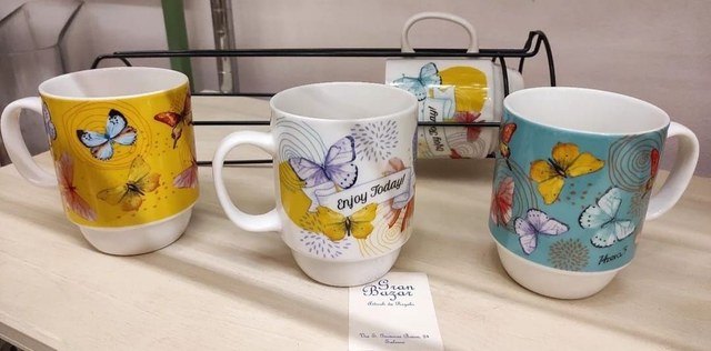 Set 4 tazze in porcellana in espositore di metallo