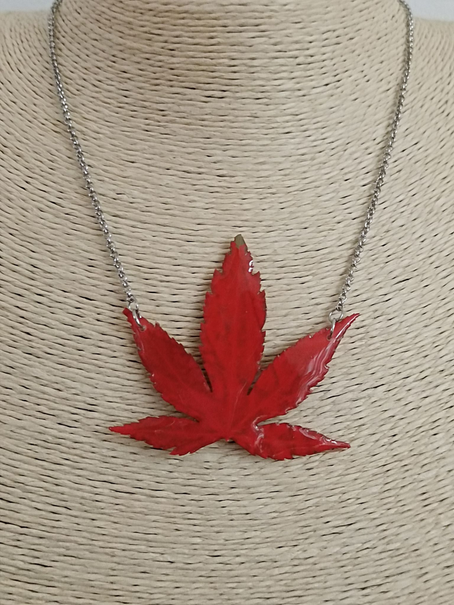 Collier Feuille Rouge