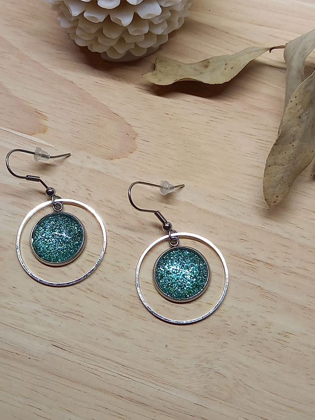 Boucles d&#039;oreilles Cabochon &quot;Paillettes&quot; -  bleu turquoise / argenté / cercle
