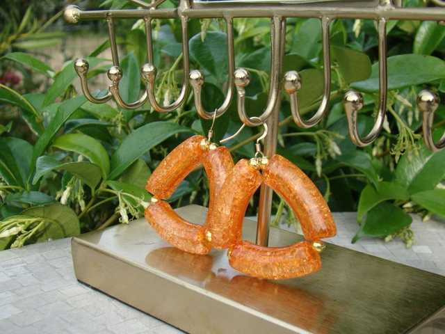 Boucles d&#039;oreilles perles tubes incurvées craquelées Roshanee kaddoo