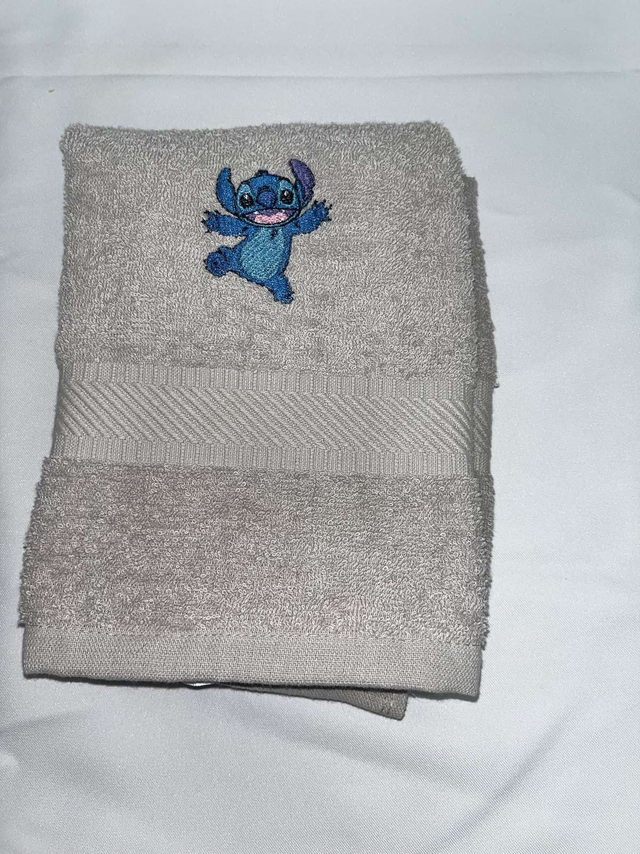 Serviette de toilette brodée