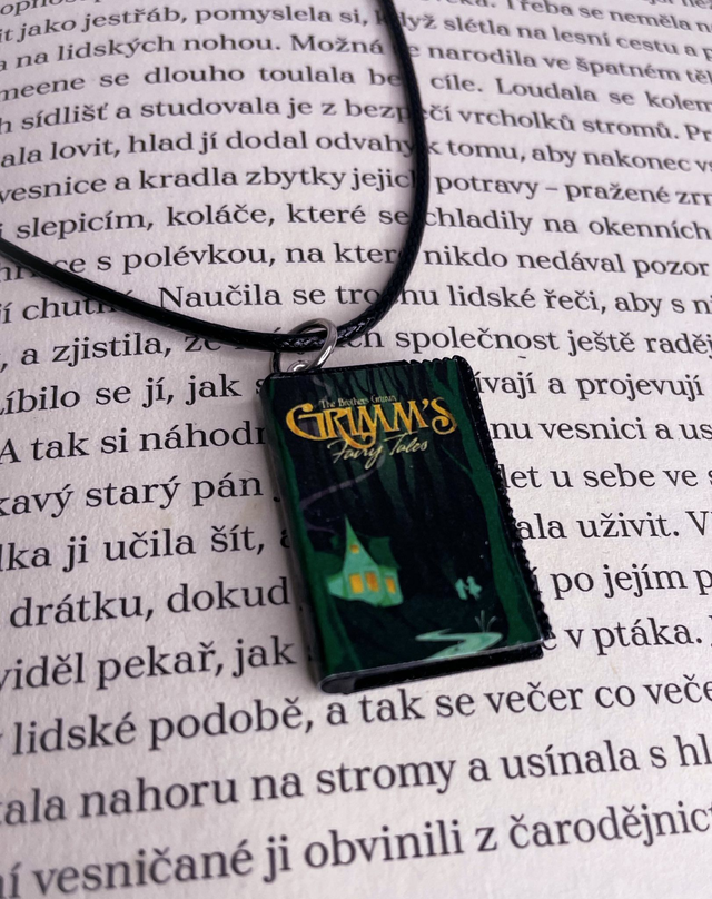 Náhrdelník mini knížka Grimms