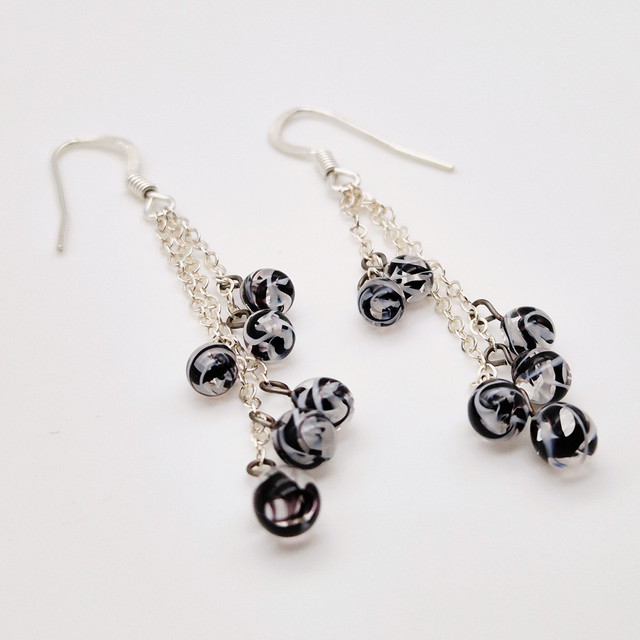 Boucles d'oreilles Gouttes noires et blanches