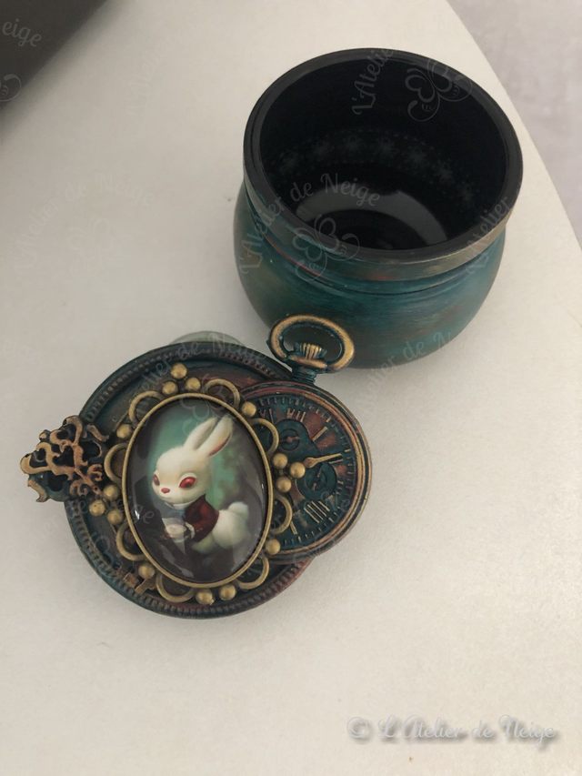 Petit Pot en Verre Lapin Gilet Rouge