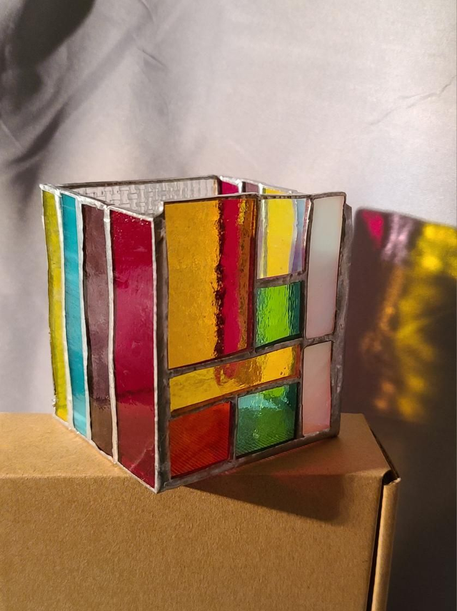 Bougeoir en verres multicolores en Tiffany. 