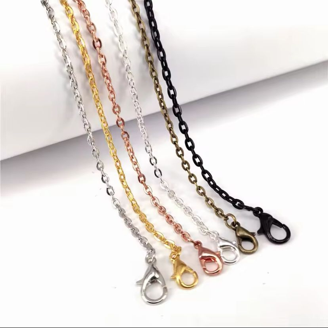 Halsketting met platte kabel 