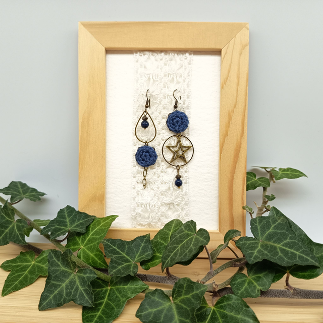 Boucles d'oreille asymétriques Des gouttes de bonheur - Bleues