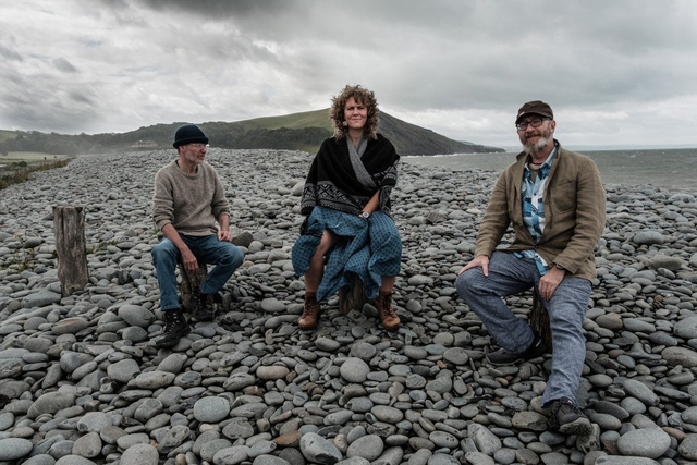 Three Legg'd Mare Unwaged Rate | Tocyn Cyfradd Is (1)