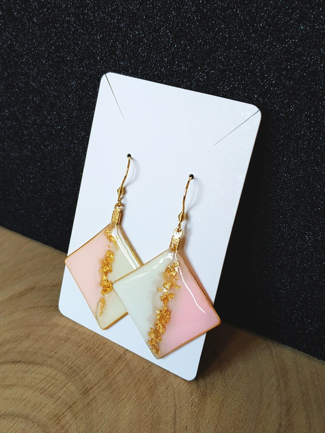 Boucles d'oreilles rose à la feuille d'or soirée chic 