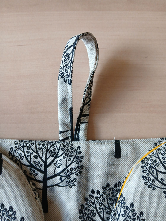 Double Oven Gloves Black Mulberry Trees Patterned Fabric 
