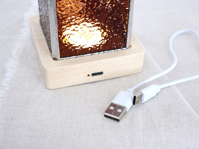 💡Mini Lampe nomade pourpre en vitrail et bois