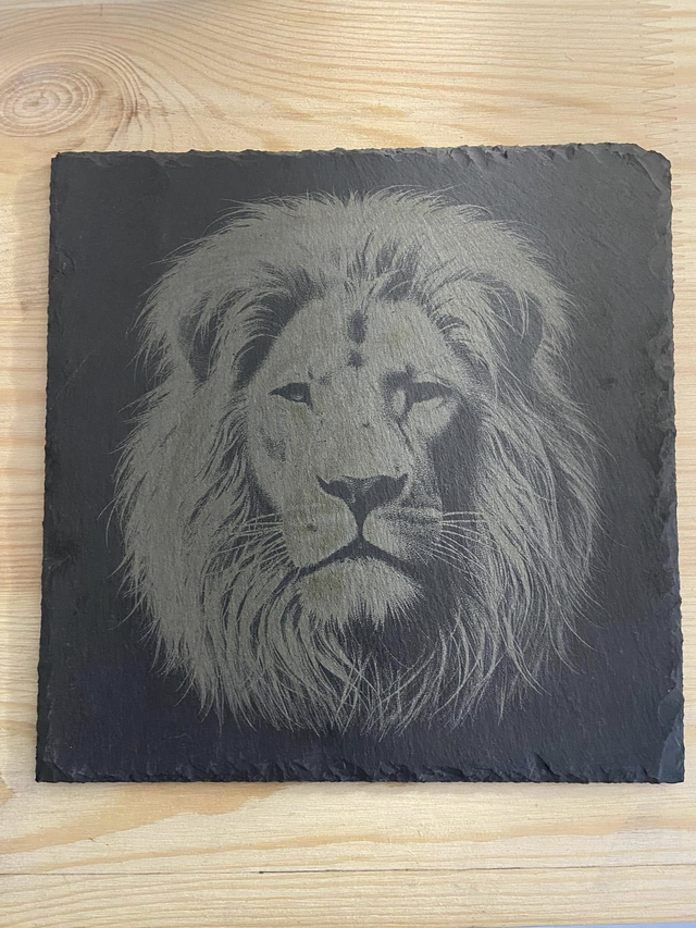 🪨 Dessous de Plat en Ardoise Personnalisé – Élégance naturelle et message gravé ✨