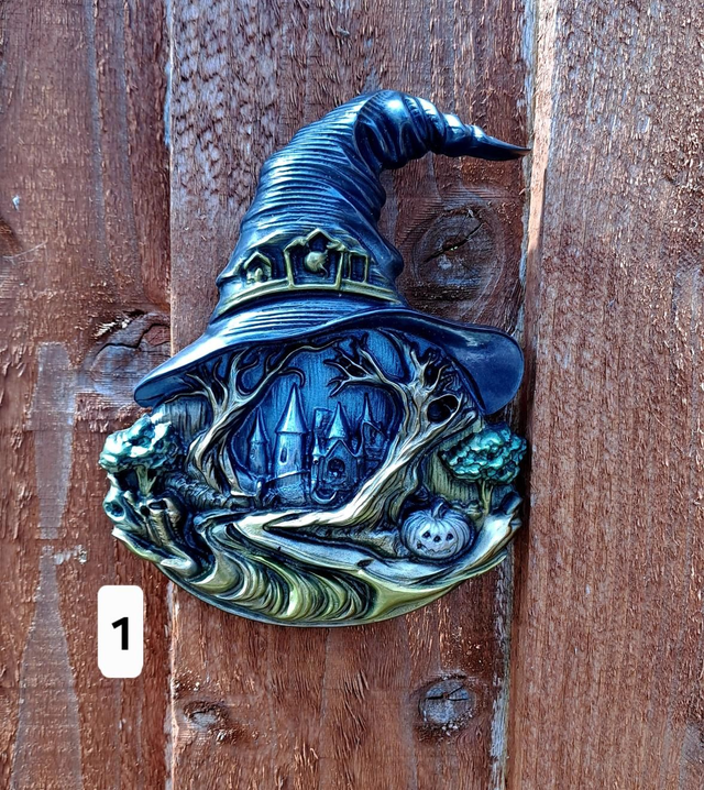 WITCH HAT WALL PLAQUE 