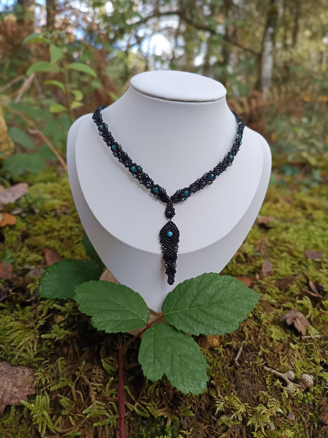 Collier pendentif avec perle apatite 