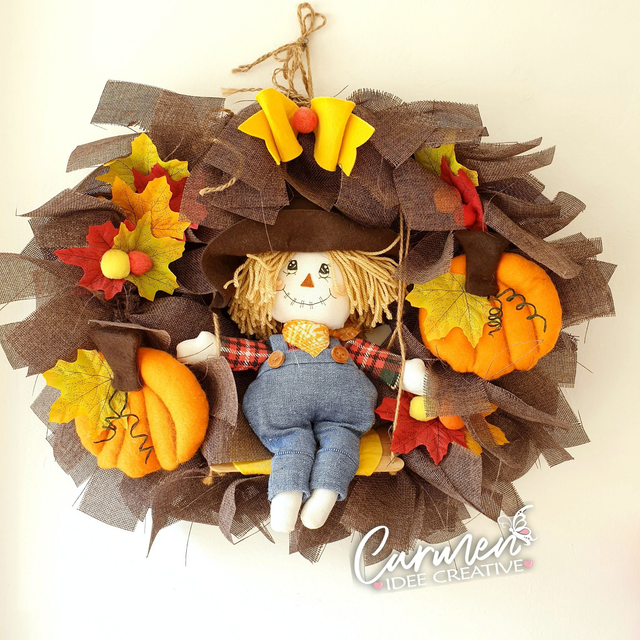 Ghirlanda autunno con spaventapasseri 