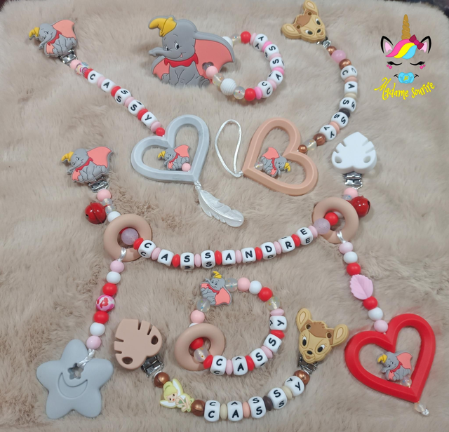 1 Arche + 1 Suspension + 1 Attache tétine avec anneau Idole + 1 Hochet + 1 Anneau de dentition + 1 Attache doudou Idole