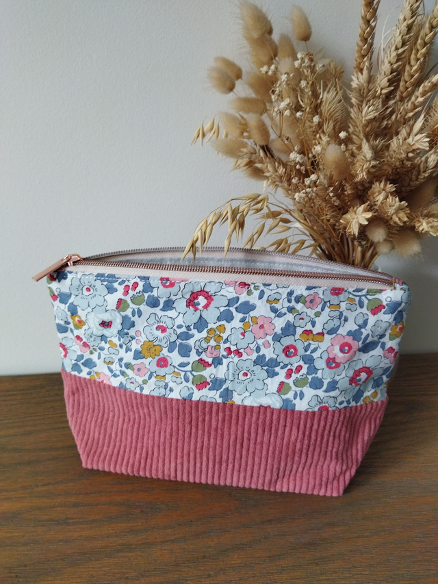 Trousse de toilette avec intérieur imperméable