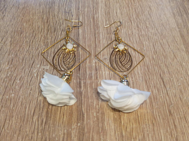 Boucles d'oreilles lustre Safed Phool