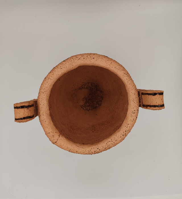 Vase en chamotte style antique