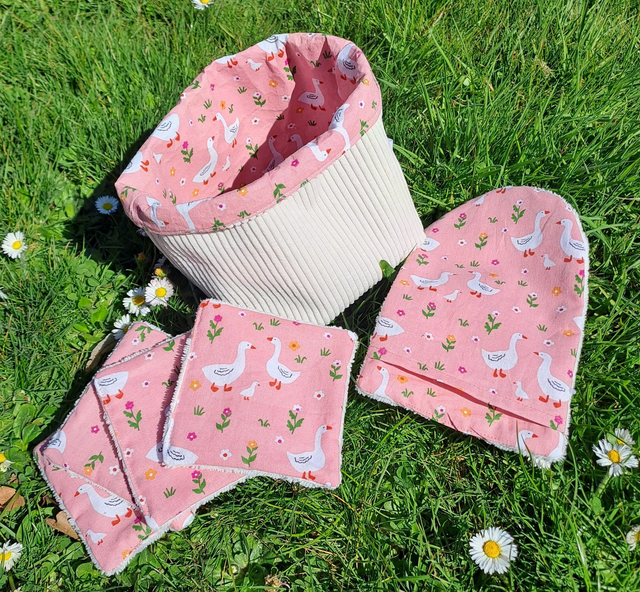 panière avec 4 lingettes et 1 gant de toilette