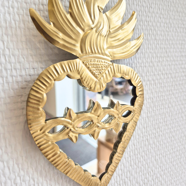 Ex-voto cœur en métal martelé doré avec miroir 