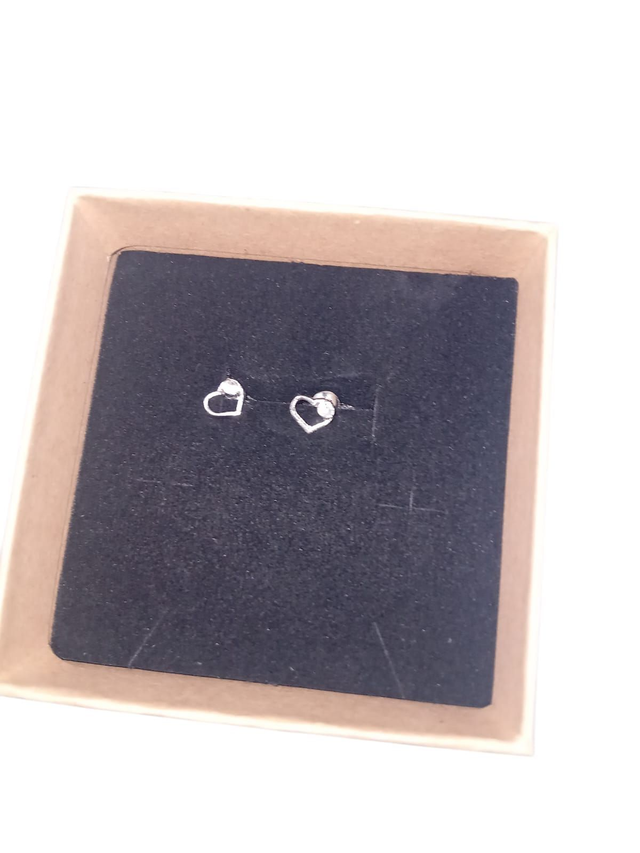 Orecchino lobo cuore aperto con strass