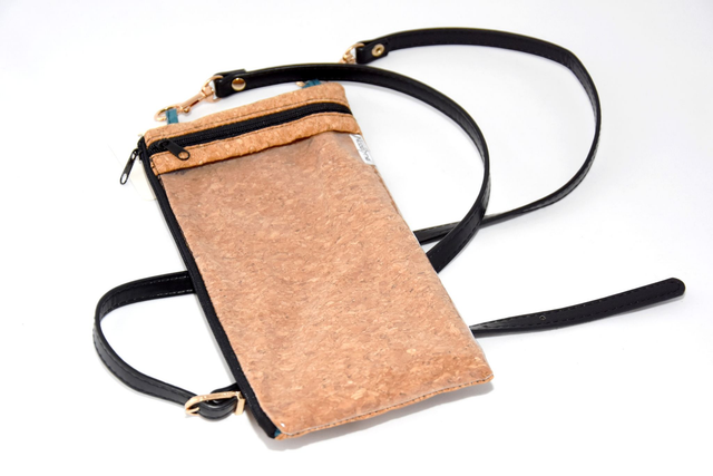 Pochette à téléphone en liège