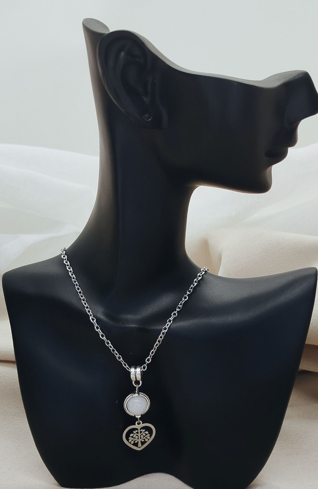 Collier acier inoxydable 50 cm agrémenté d'un pendentif "arbre de vie cœur" et d'une pierre naturelle quartz rose.