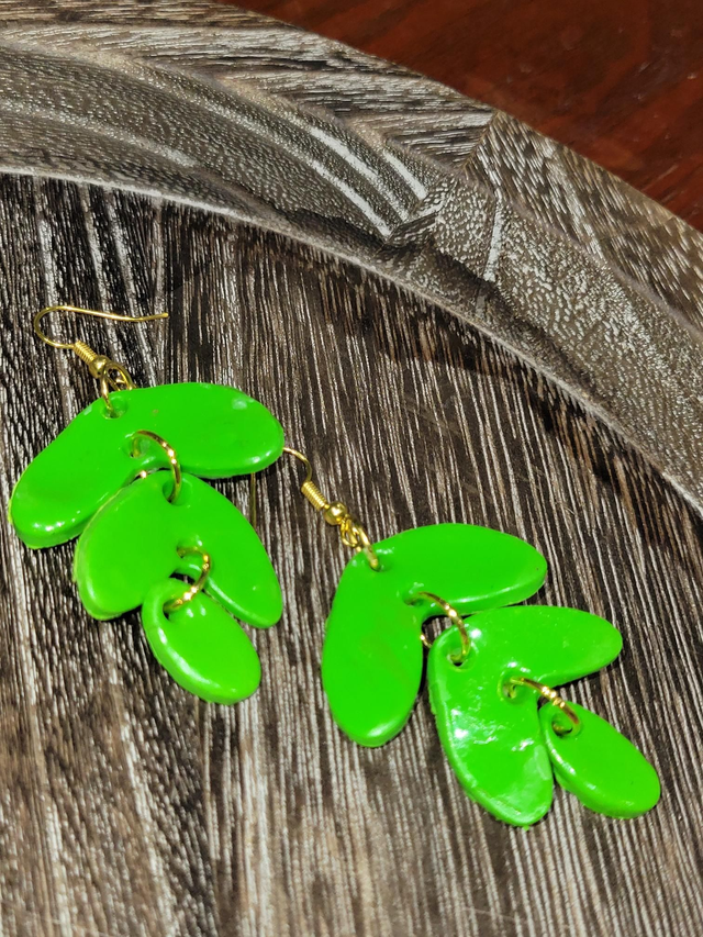 Clay earrings leafy (green)
