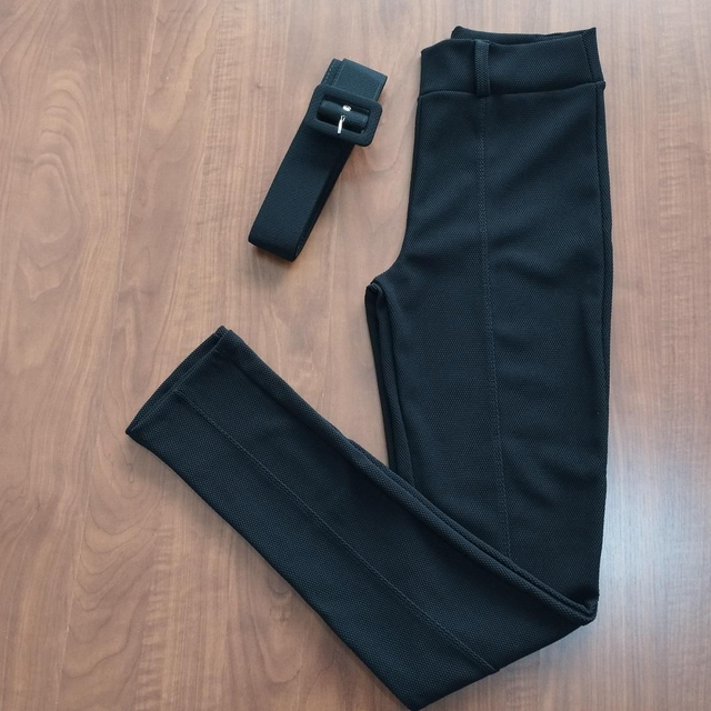 Calça Skinny malha crepe com cinto - Preta 