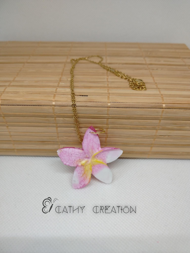 Collier fleur de tiaré 